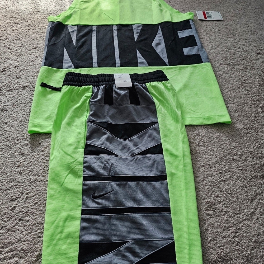 Nike Neon Green and Black Athletic Set - Picture 2 of 4